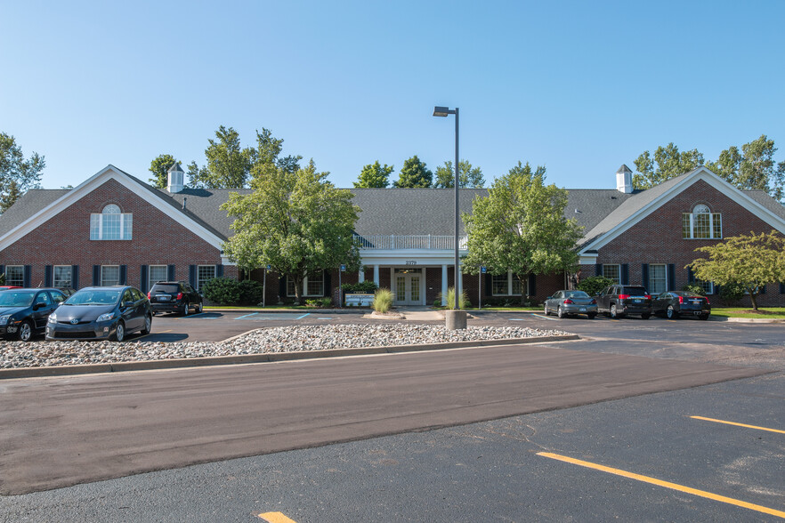 2379 Woodlake Dr, Okemos, MI for lease - Building Photo - Image 2 of 4