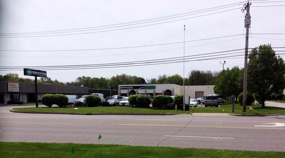 703 Edison Rd, Mishawaka, IN 46545