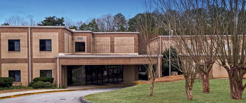 6015 Old Stone Mountain Rd, Stone Mountain, GA for lease - Building Photo - Image 1 of 2