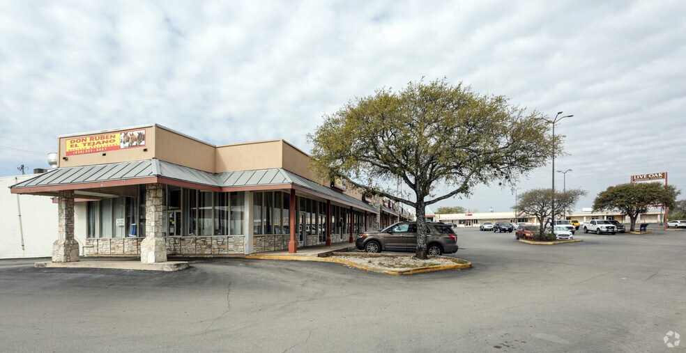 1000-1032 N Main St, Boerne, TX for sale - Building Photo - Image 1 of 1