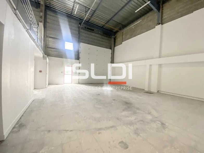 Flex in Genas for lease - Interior Photo - Image 3 of 9