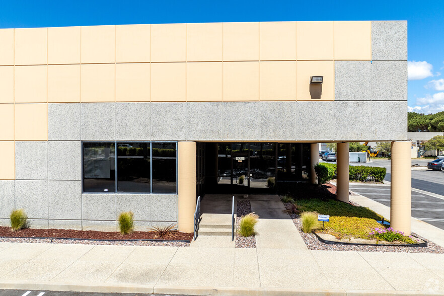 2630 Business Park Dr, Vista, CA for lease - Building Photo - Image 2 of 8