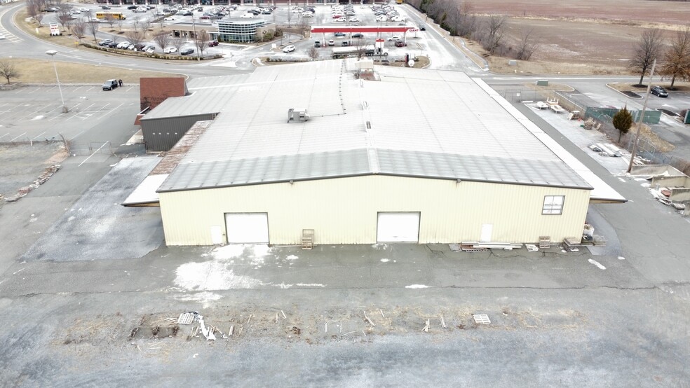 174 Holly Road, Gilbertsville, PA for lease - Building Photo - Image 2 of 8