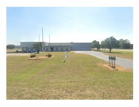 100 Queensway St, Searcy, AR for lease Building Photo- Image 2 of 5