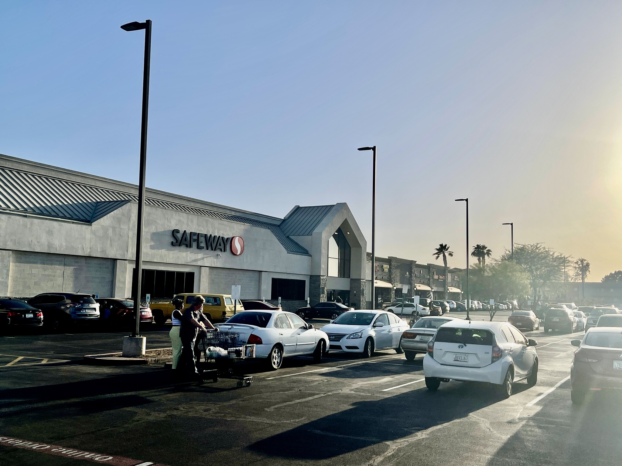 1245-1305 W Guadalupe Rd, Mesa, AZ for lease Building Photo- Image 1 of 9