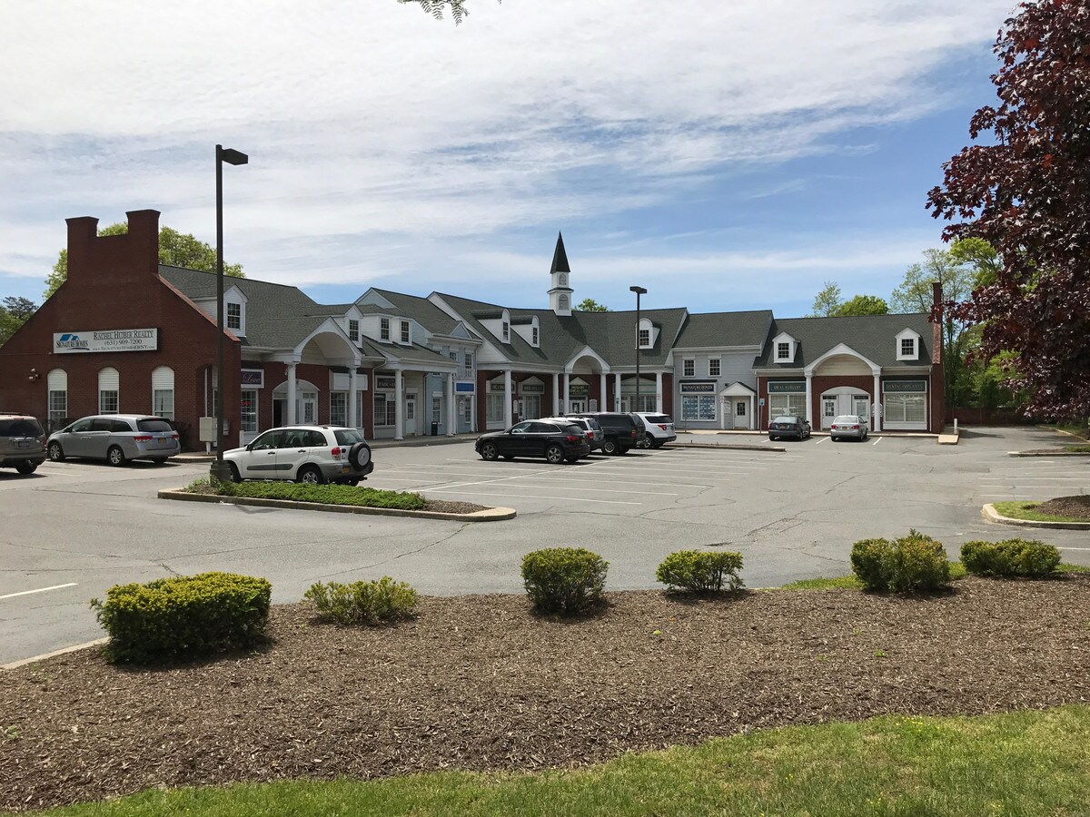 760 Main St, Center Moriches, NY 11934