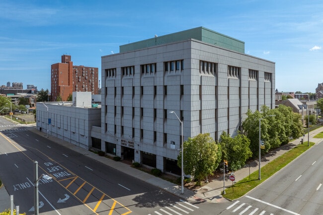 More details for Medical Research Bldg + Parking Lot – for Sale, Detroit, MI