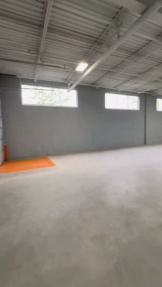 401-403 Meadow Ln, Carlstadt, NJ for lease - Commercial Listing Video - Image 2 of 9