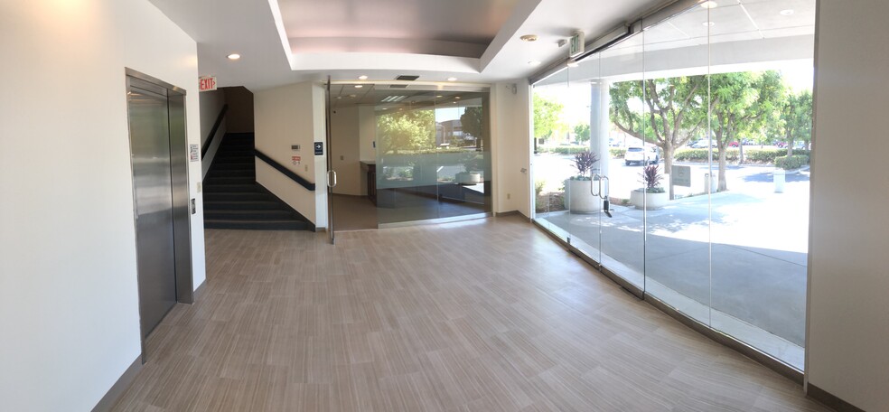 4351 Latham St, Riverside, CA for lease - Interior Photo - Image 2 of 7