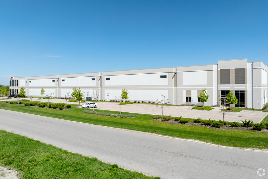 450 Miles Pky, Bartlett, IL for lease - Building Photo - Image 1 of 5