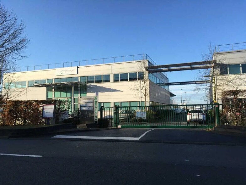 Office in Roissy-en-France for lease - Building Photo - Image 1 of 8