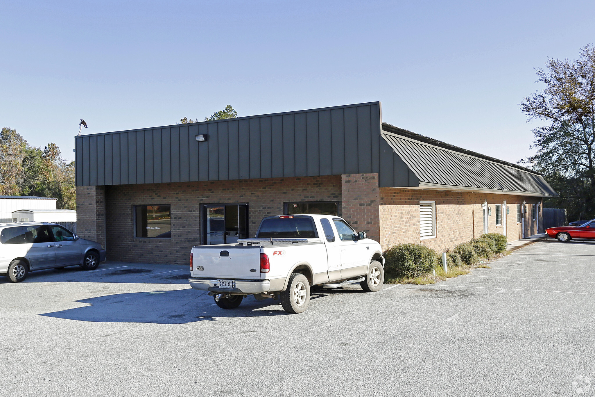 807 S Laurel St, Springfield, GA for lease Building Photo- Image 1 of 17