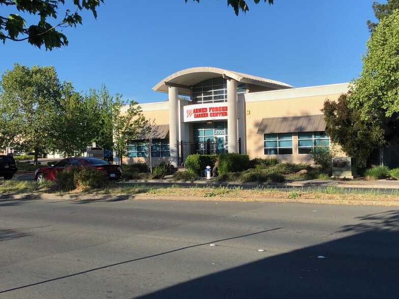 2700 Santa Rosa Ave, Santa Rosa, CA for lease - Building Photo - Image 1 of 7