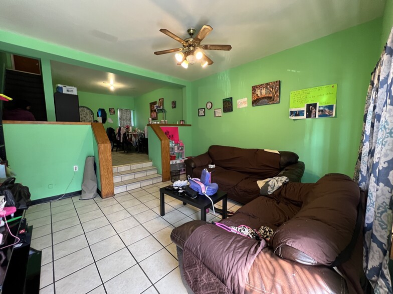 1908 S 7th St, Philadelphia, PA for sale - Interior Photo - Image 3 of 12