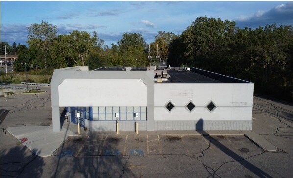 4033 Fenton Rd, Burton, MI for sale - Primary Photo - Image 1 of 1