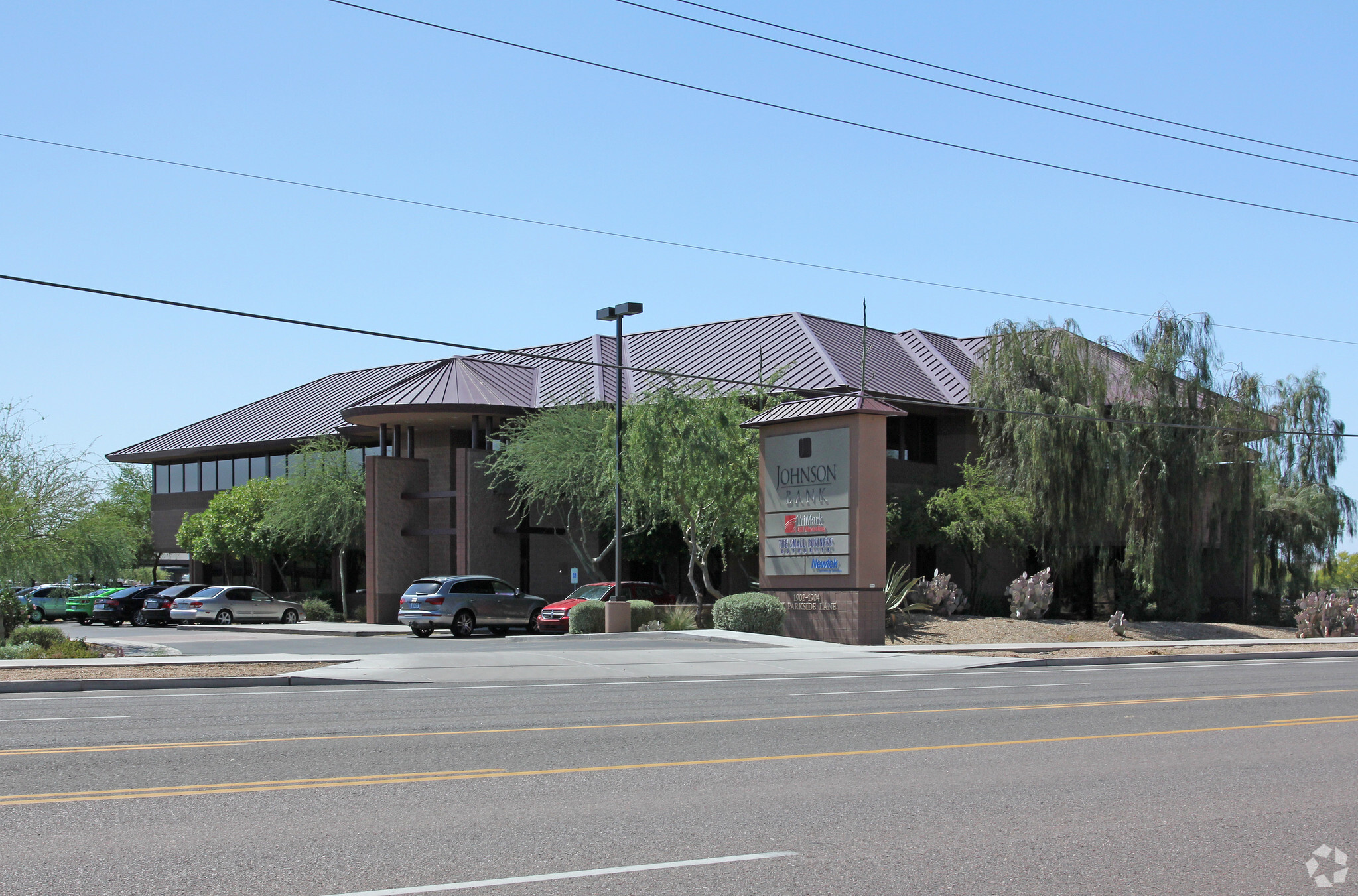 1904 W Parkside Ln, Phoenix, AZ for lease Primary Photo- Image 1 of 28