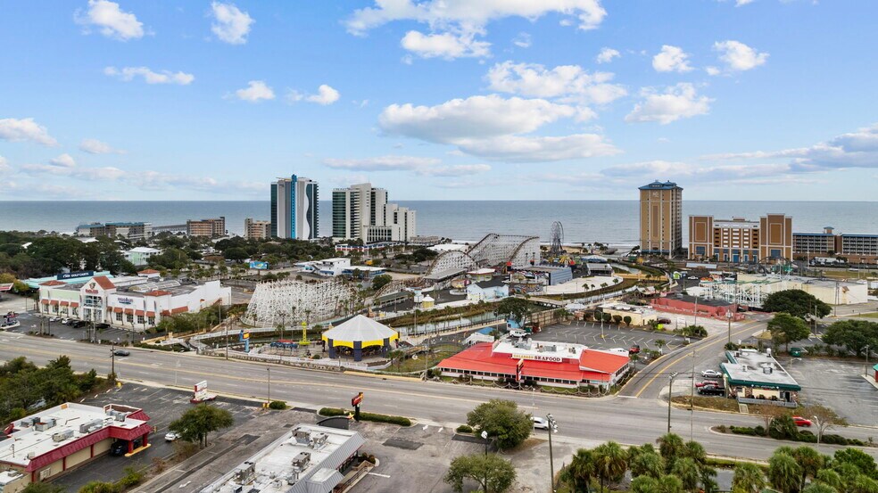 627 Bonaventure Drive, Myrtle Beach, SC 29577 Lake View Villas