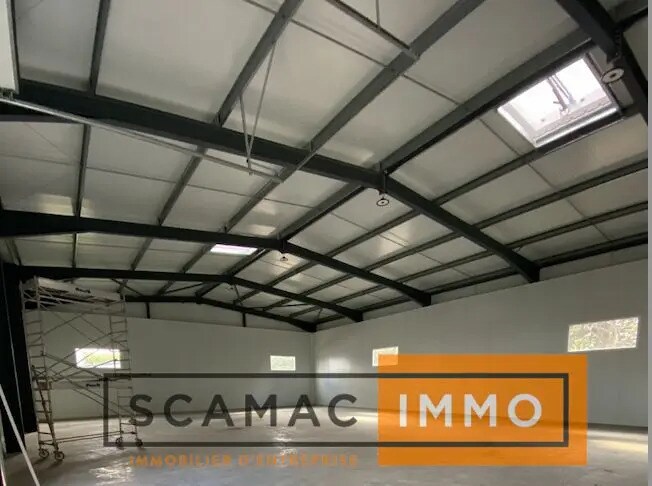 Industrial in Plan-d'Orgon for lease Interior Photo- Image 1 of 5