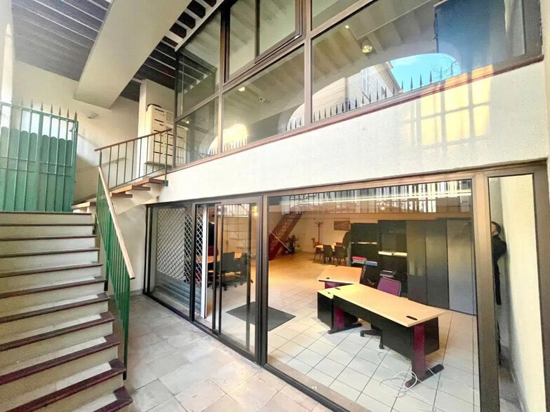 Office in Saint-Germain-en-Laye for sale - Interior Photo - Image 2 of 8