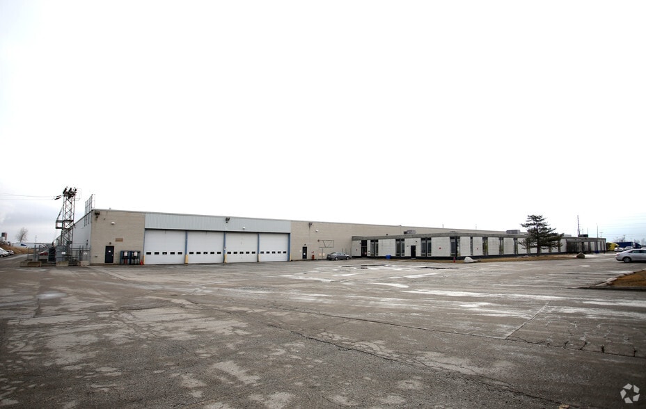 15 Bramalea Rd, Brampton, ON for sale - Primary Photo - Image 1 of 1