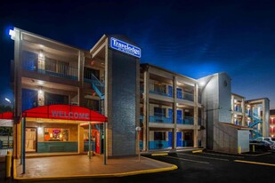 Travelodge by Wyndham Houston Hobby Airport - Motel