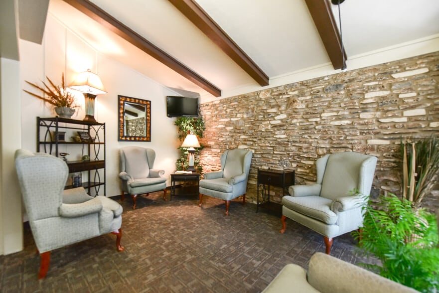 602 N Gray St, Caldwell, TX for sale - Interior Photo - Image 2 of 18