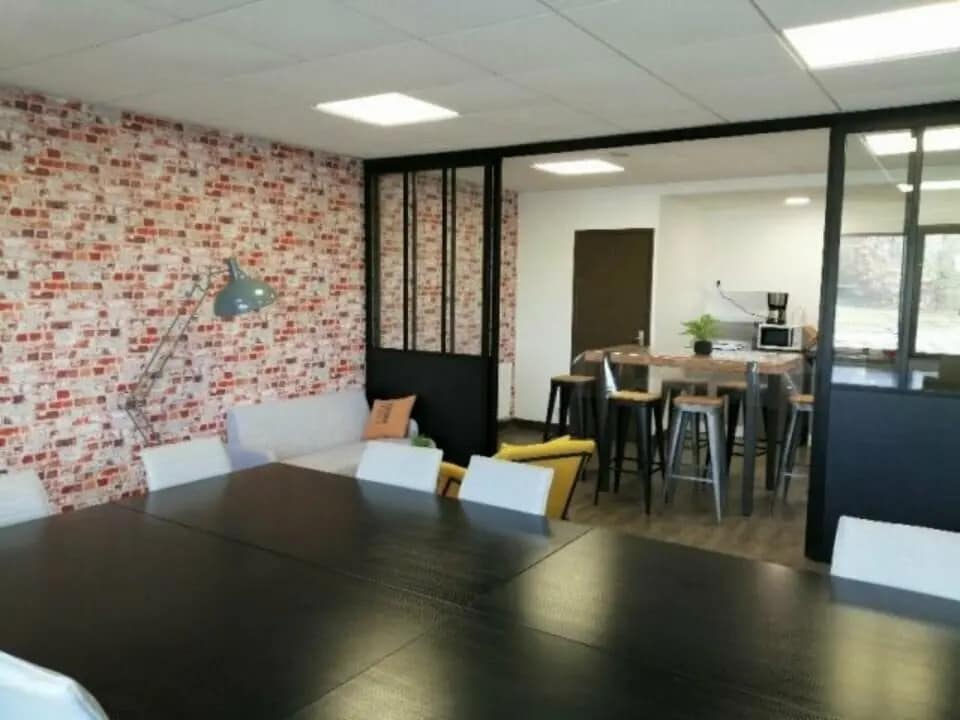 Office in BERD'HUIS for lease Interior Photo- Image 1 of 5