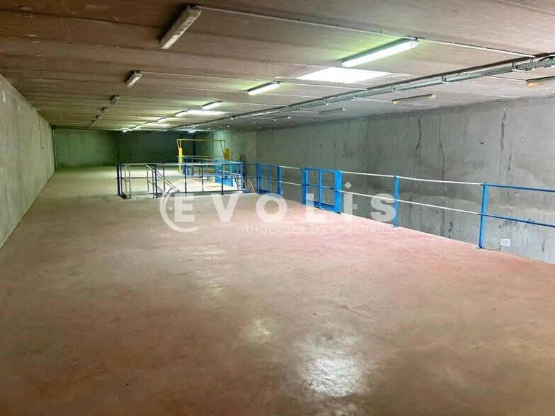 Flex in Grigny for lease - Interior Photo - Image 3 of 6