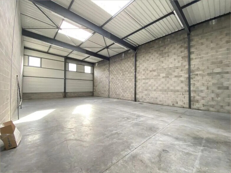 Office in Saint-Priest for lease - Interior Photo - Image 1 of 5