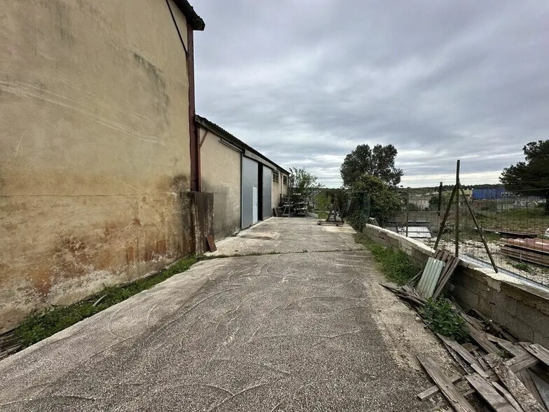 Industrial in Port-de-Bouc for lease - Building Photo - Image 3 of 9