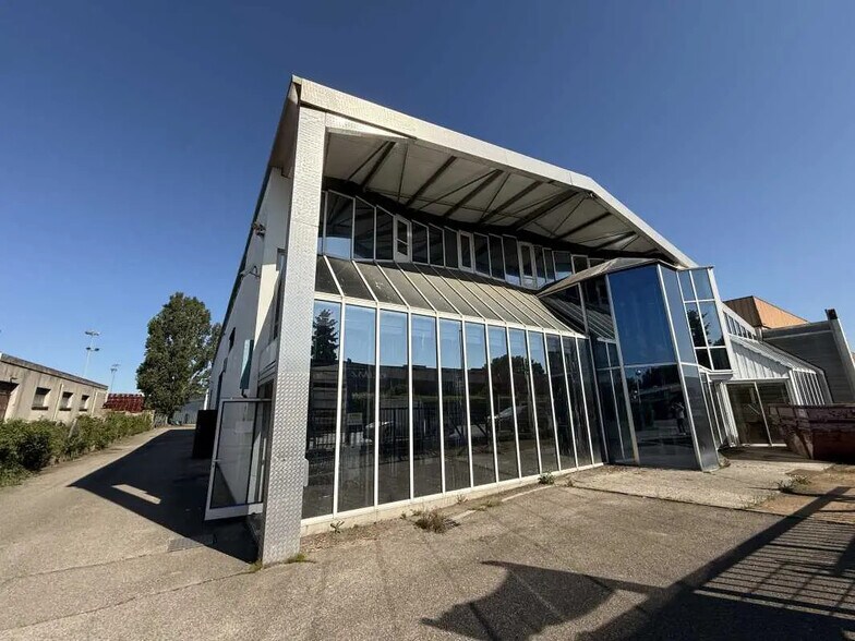 Flex in Vaulx-en-Velin for lease - Building Photo - Image 3 of 11
