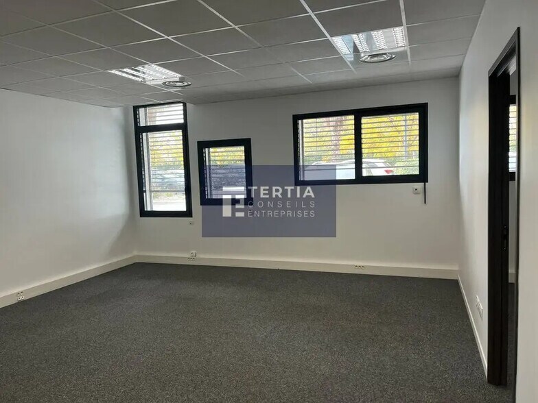 Office in Montpellier for lease - Building Photo - Image 2 of 4