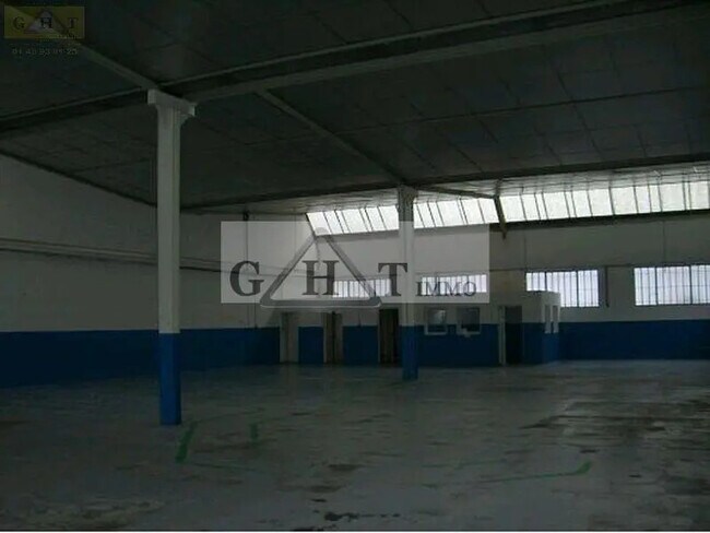 Vente Entrepôt 1 385 m²