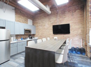 566 W Adams St, Chicago, IL for lease Building Photo- Image 2 of 8