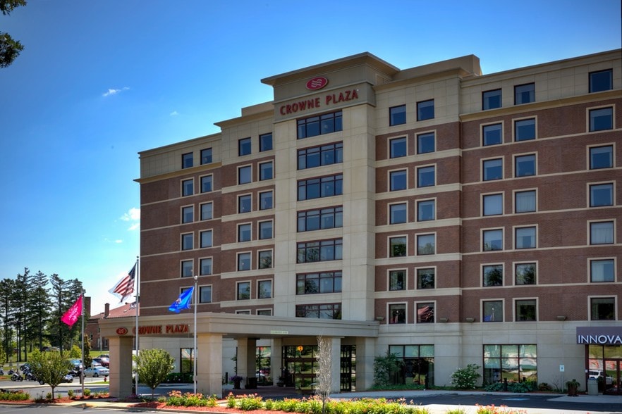 10499 Innovation Dr, Wauwatosa, WI for lease - Building Photo - Image 2 of 6