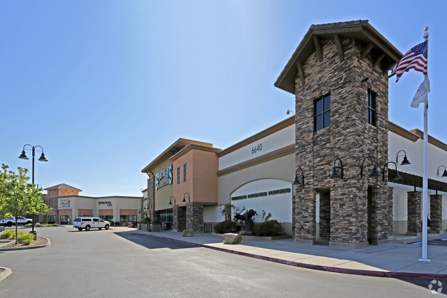 Blue Oaks Town Center portfolio of 14 properties for sale on LoopNet.com - Primary Photo - Image 2 of 14