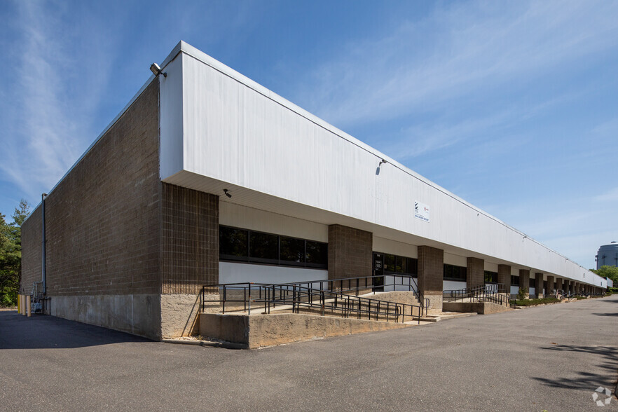 80 13th Ave, Ronkonkoma, NY for lease - Building Photo - Image 3 of 6