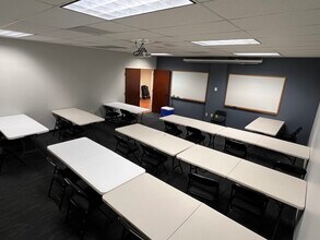 160 Technology Dr, Canonsburg, PA for lease Interior Photo- Image 2 of 24