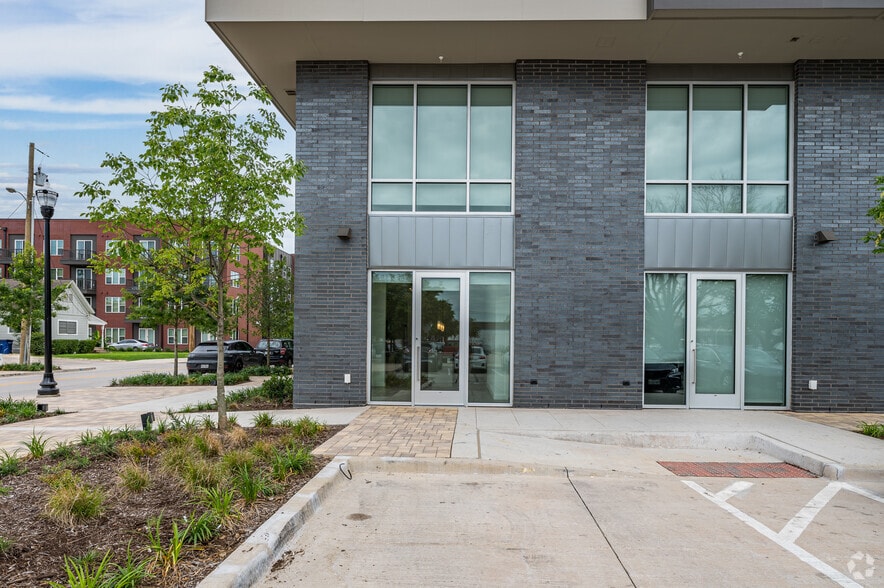 1415 S Broadway St, Carrollton, TX for sale - Building Photo - Image 1 of 1