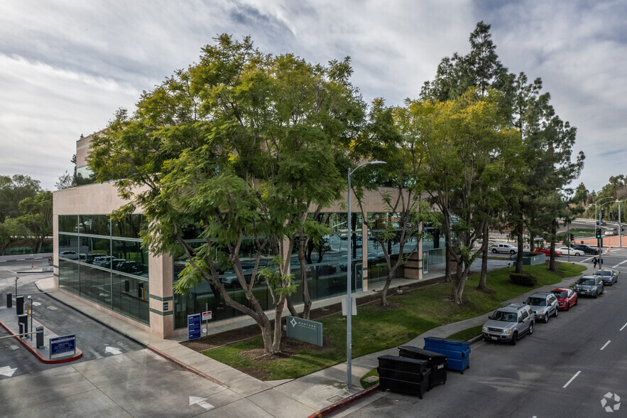 5550 Topanga Canyon Blvd, Woodland Hills, CA for lease - Building Photo - Image 2 of 9