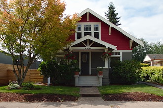 446 SE Washington St, Hillsboro, OR for lease Building Photo- Image 1 of 7