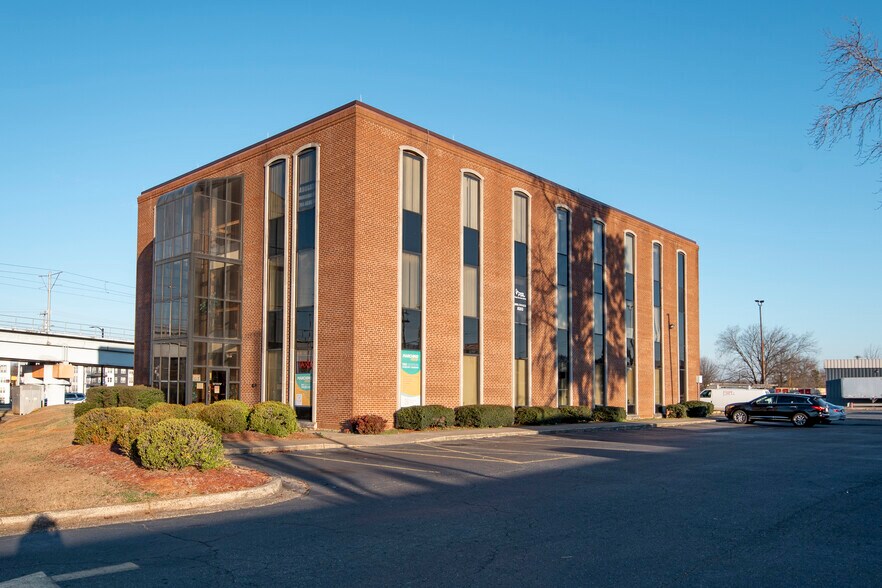 1101 Tyvola Rd, Charlotte, NC for lease - Building Photo - Image 2 of 7