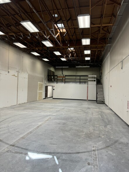 17485 Catalpa St, Hesperia, CA for lease - Building Photo - Image 3 of 9