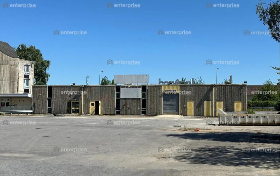 Retail in Creil for lease - Building Photo - Image 3 of 6