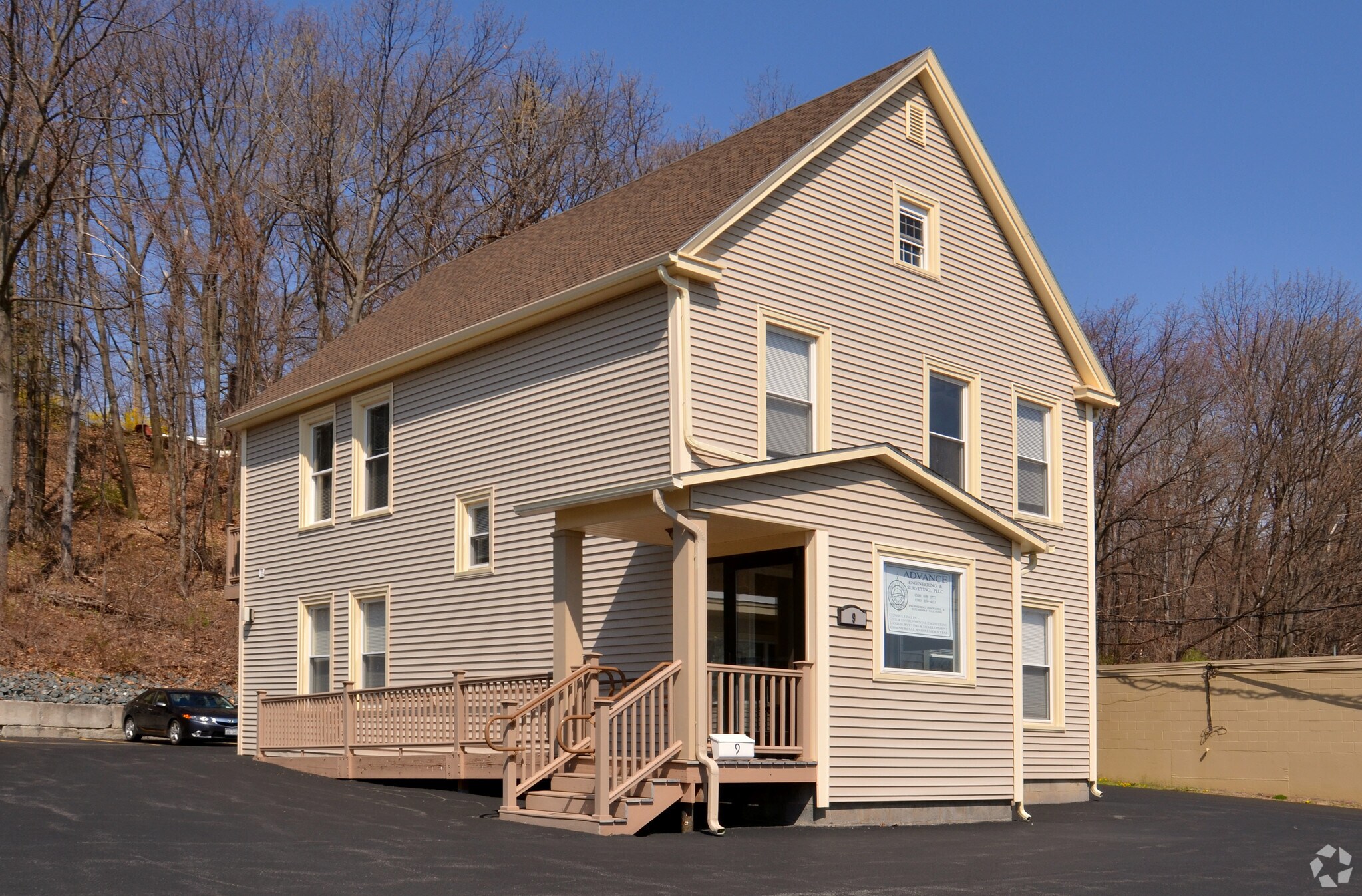 9 Herbert Dr, Latham, NY for sale Primary Photo- Image 1 of 1