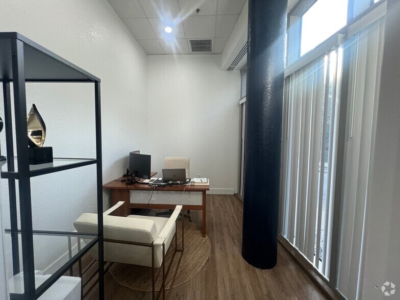 375-3 S 12th St, Tampa, FL 33602 - Unit 3 - - Interior Photo - Image 2 of 9