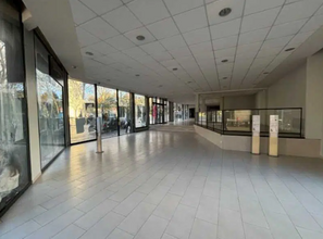 Retail in Paris for lease Interior Photo- Image 1 of 12