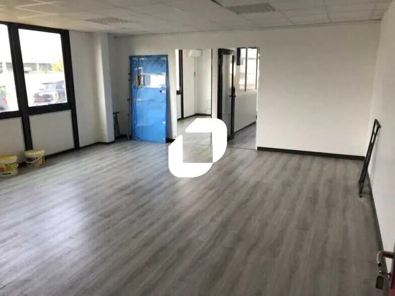 Office in Mérignac for lease - Interior Photo - Image 1 of 12