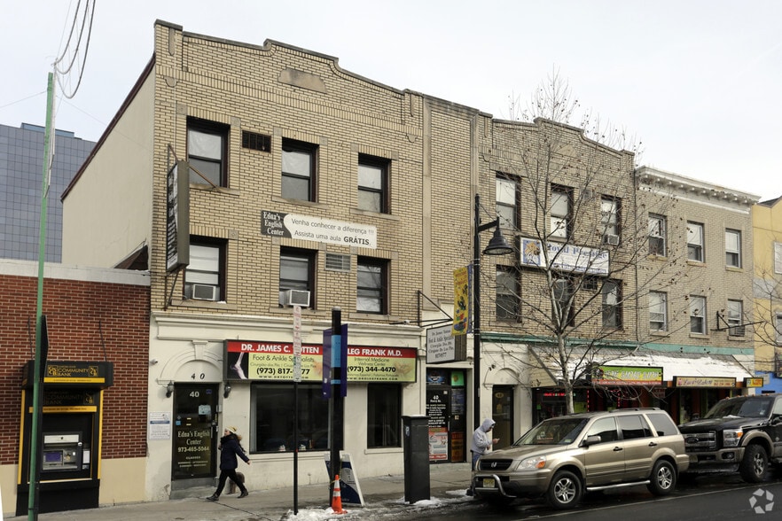 4042 Ferry St, Newark, NJ 07105