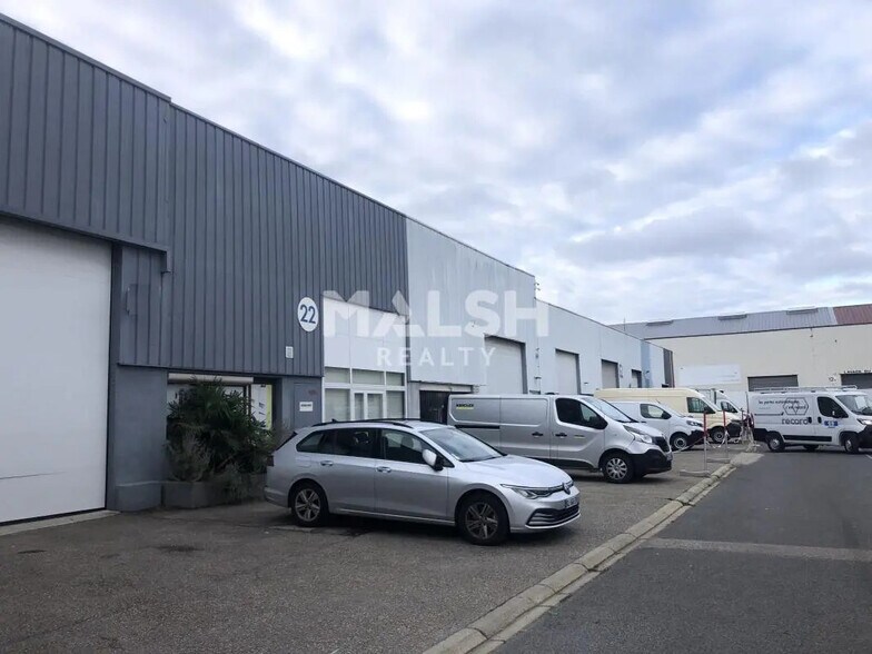 Flex in Vénissieux for lease - Building Photo - Image 1 of 9